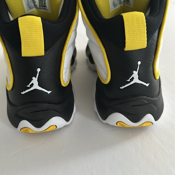 NIKE - AIR JORDAN || Pro Strong GS Tour Kids Sneakers. Sz. 5Y - Picture 8 of 17